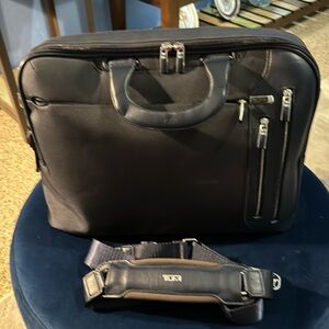 Tumi Messenger/ Briefcase bag. Gorgeous!
